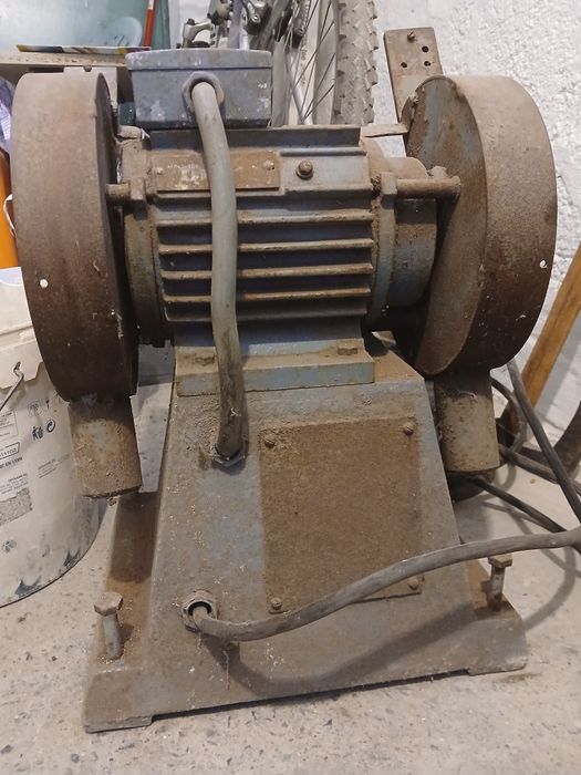 Голям тежък професионален шмиргел – монофазен 220V