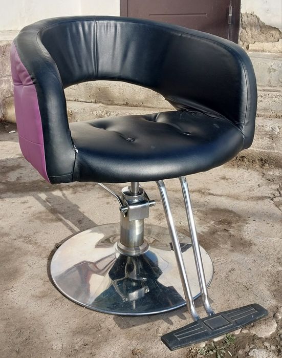 Кресло и стульчики парикмахерские