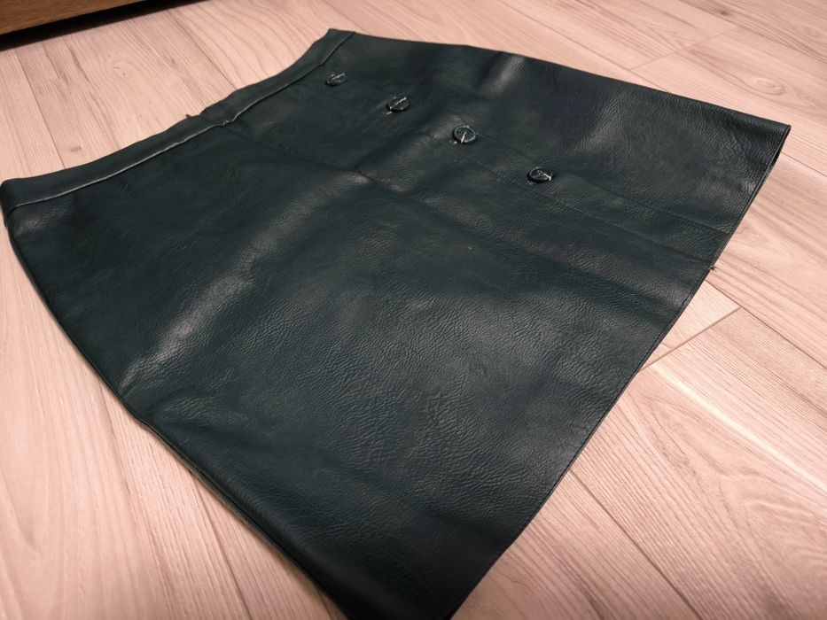 Fustă imitație de piele verde smarald