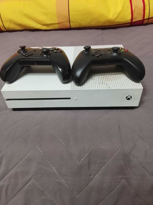 Xbox One S 1TB + 2 controllere