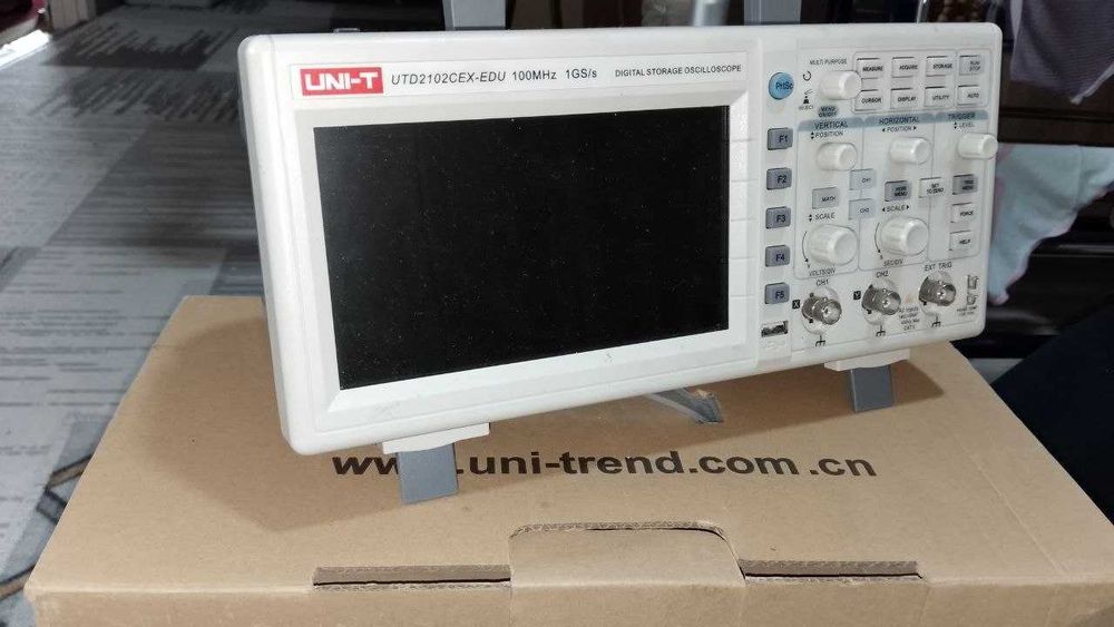 Двухканальный цифровой запоминающийся осциллограф UNI-T UTD2102CEX-EDU