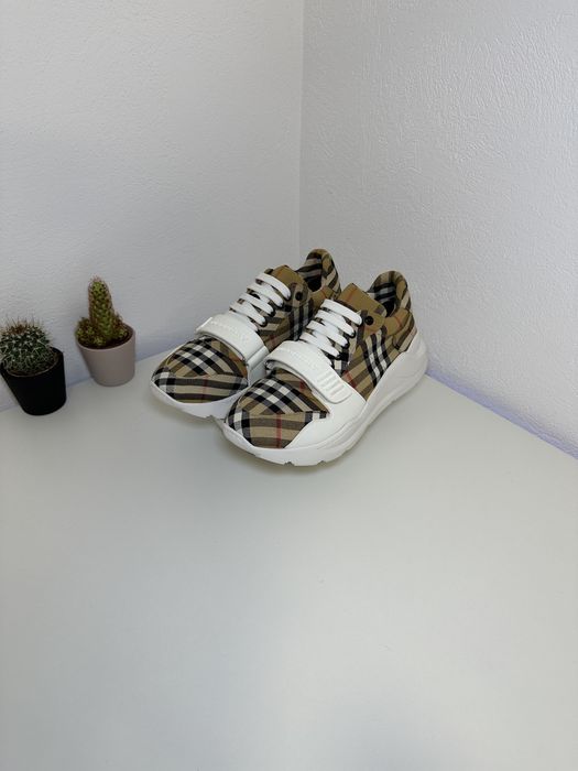 Burberry (PREMIUM)