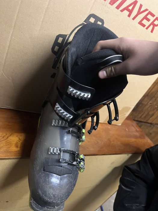 Ски обувки ски и щеки