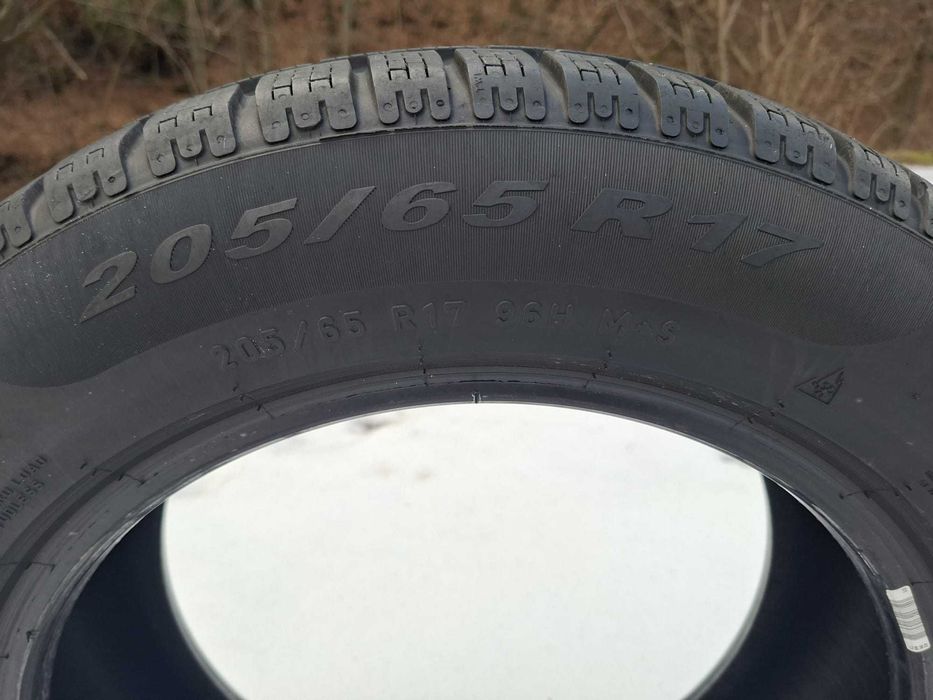 Anvelope de iarna 205/65 R17 96H Pirelli Sottozero Winter (2buc.)