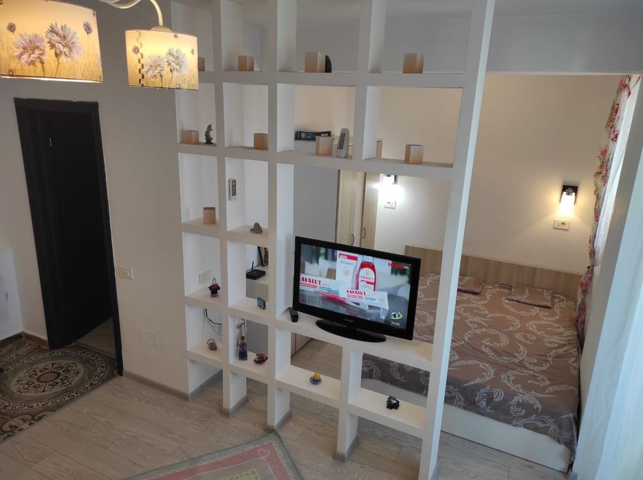 Inchiriez garsoniera compartimentata Militari Residence