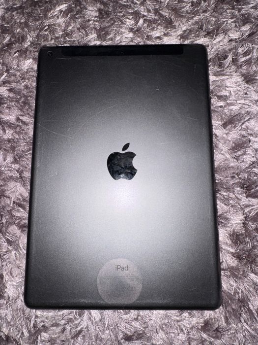 Vand Ipad 8th 64gb cu sim