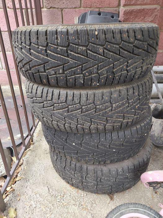Зимние шины с шипами 4 шт