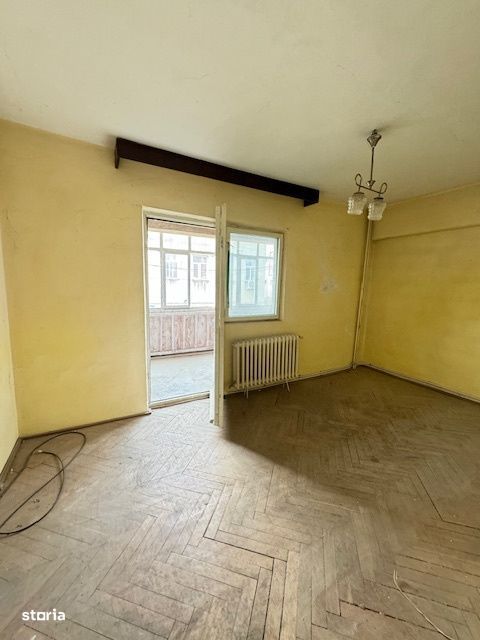 Apartament 2 camere de vanzare, ultracentral, B-dul Republicii, Barlad