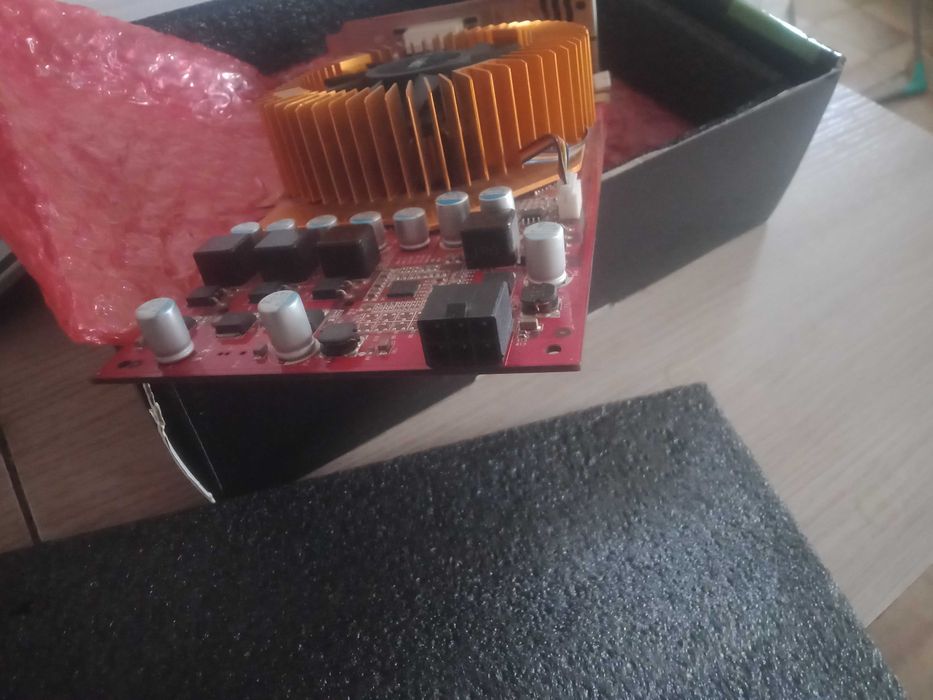 ВидеокартаPalitGeForce®9600GT,1GB,GDDR3,256 бит,2xDVI,HDMI,DisplayPort