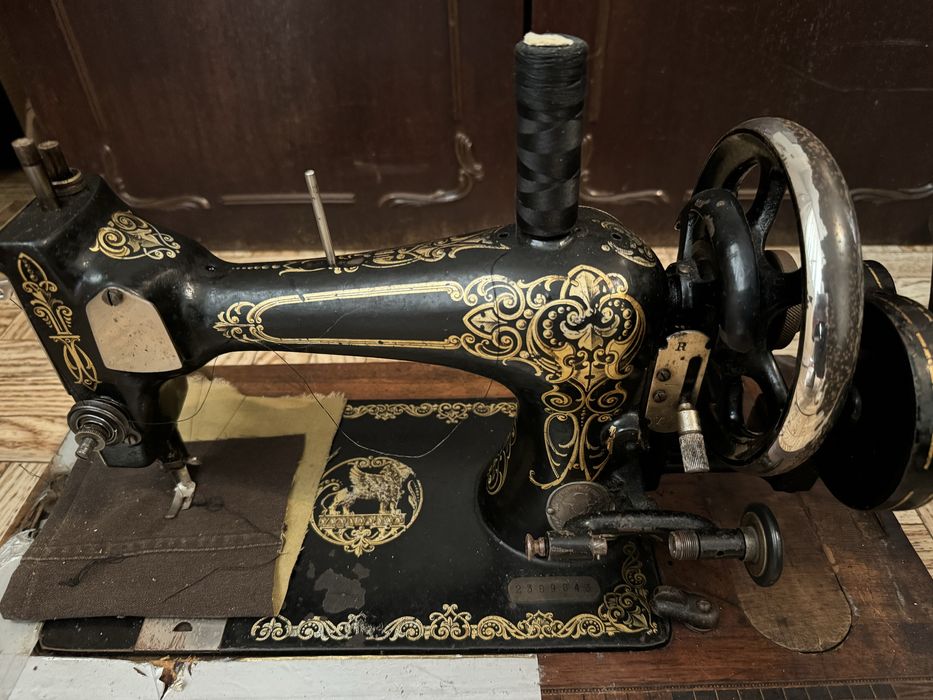 Автентична стара шевна машина