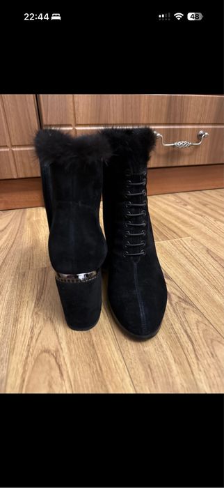 Botine negre de piele Epica