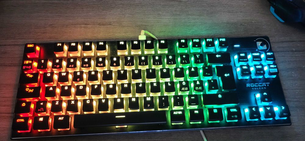 Tastatura Gaming Roccat Vulcan TKL  Aimo Optical Red Switch Mecanica