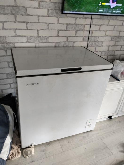 Продам морозильник хороший Leadbros