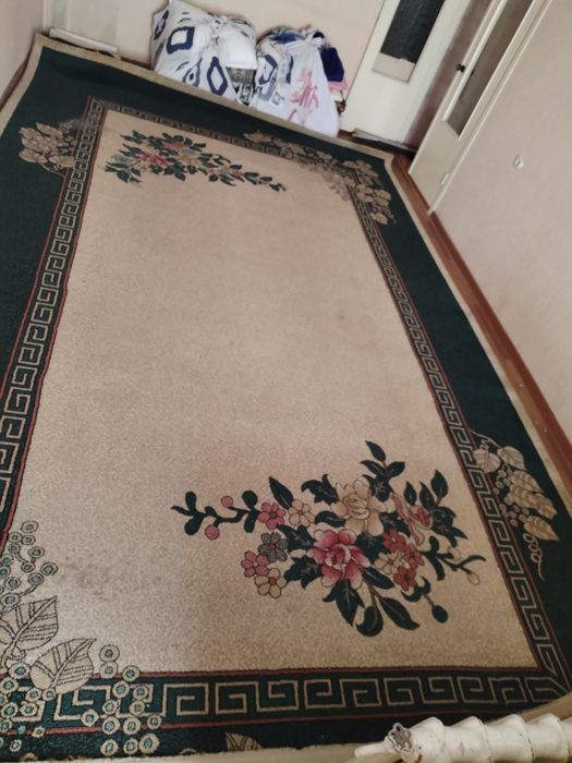 Ковер 3 на 5 есть небольшой дефект