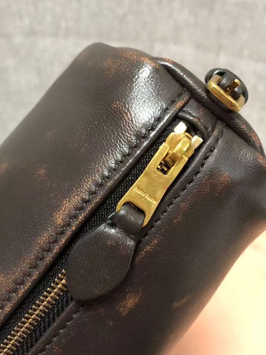 Miu Miu кожена чантичка / несесер – нова