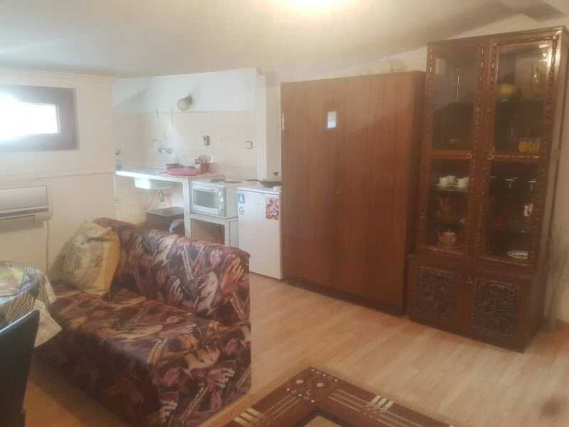 Дава се под наем Едностаен апартамент в Бургас, Център - 35 кв.м за 73.95 € - Снимка #1