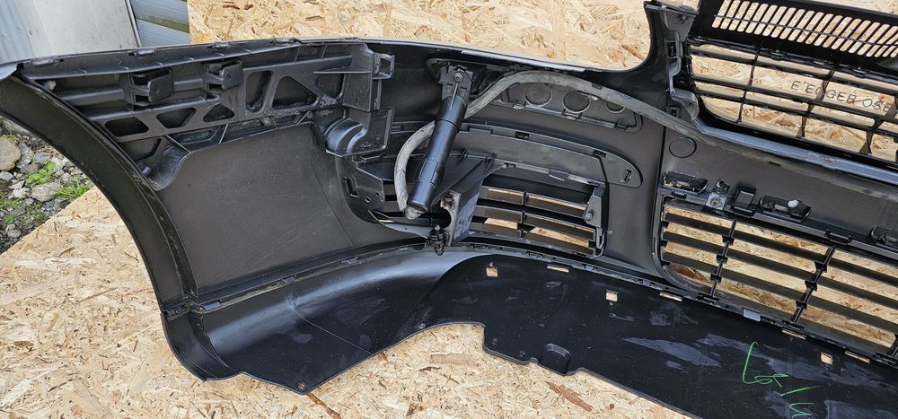 Bară față Volkswagen Jetta / Golf 5 Break Originală cu Spălător Faruri cod Culoare LA7W Poze reale prețul din Rm-Vâlcea Completă