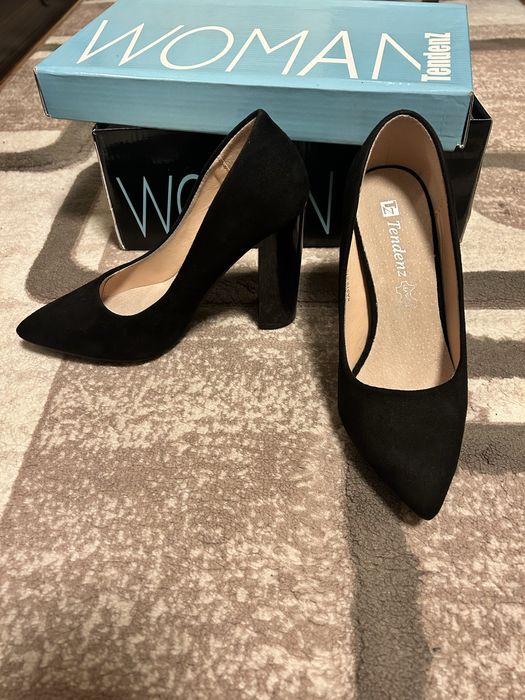 Дамски обувки на висок ток