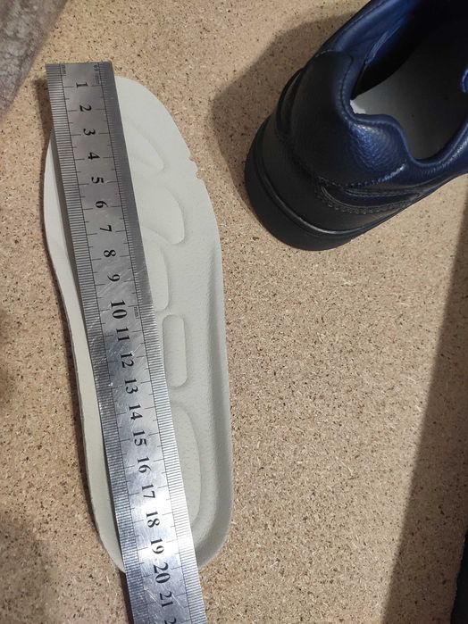 Продам полуботинки на мальчика