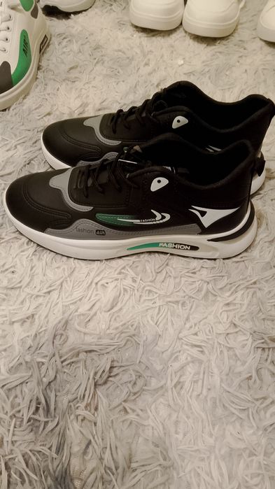 Кроссовки не длрого