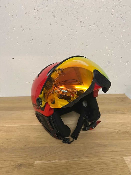 Casca de ski cu visor marca KASK Italia