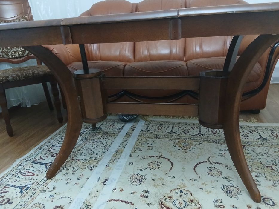 Продам стол деревянный