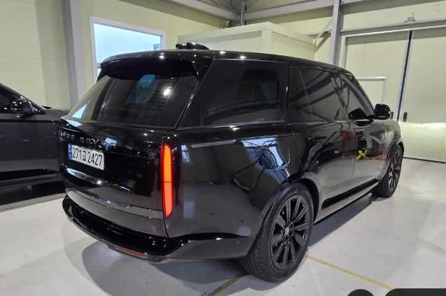 Range Rover P550e Autobioraphy
