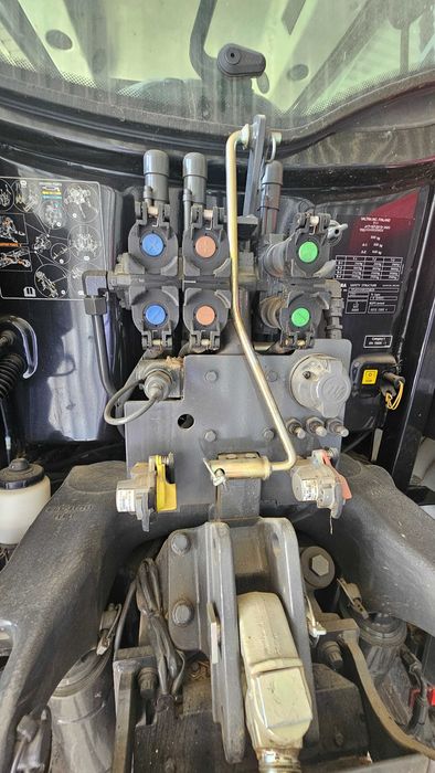 Tractor VALTRA A124