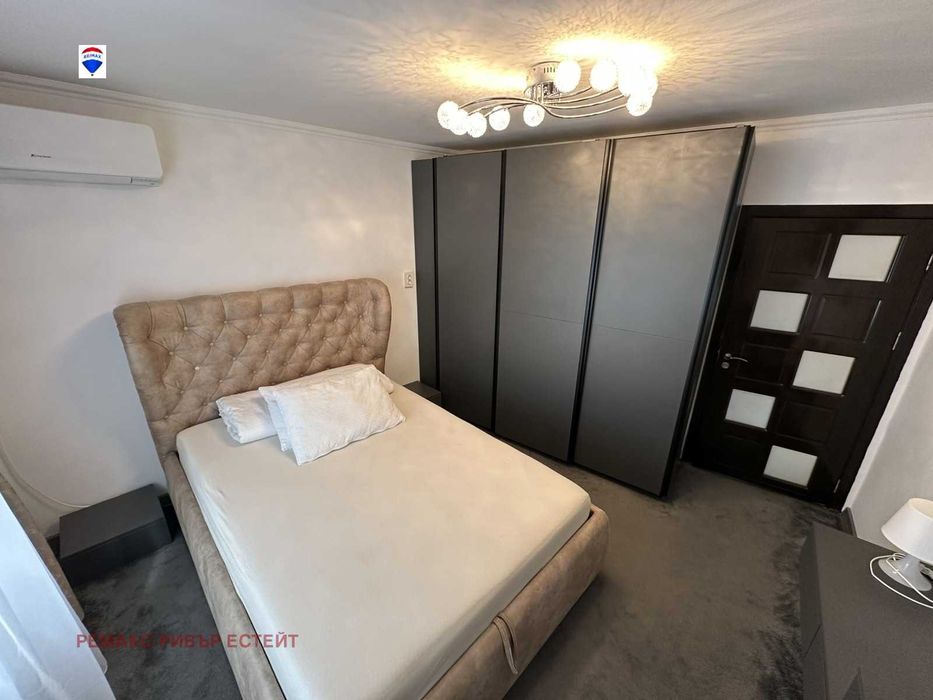 Къща на два етажа за продажба гр. Две могили