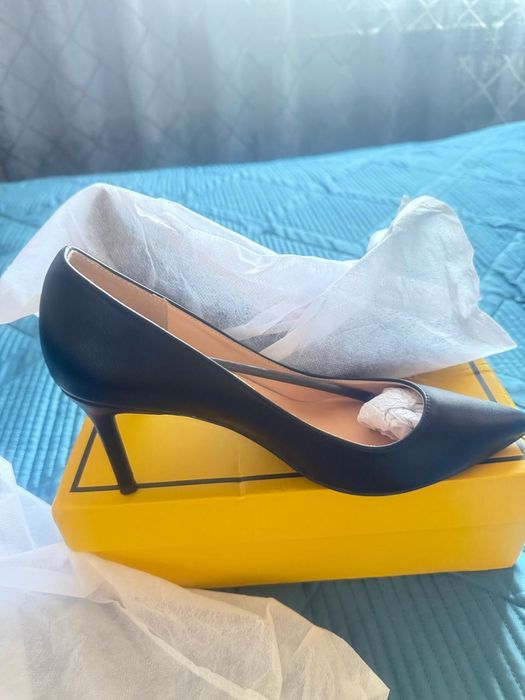 Продам туфли новые абсолютно