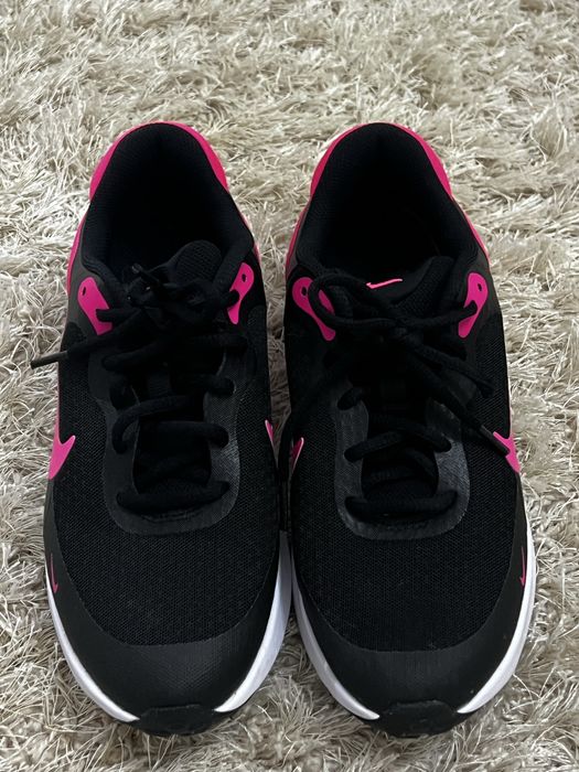 Nike Revolution 7