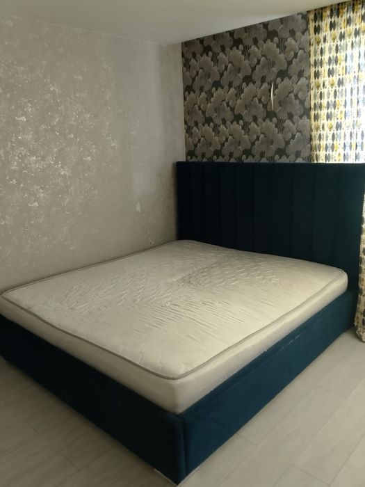 Продам кровать с мягким изголовьем б/у