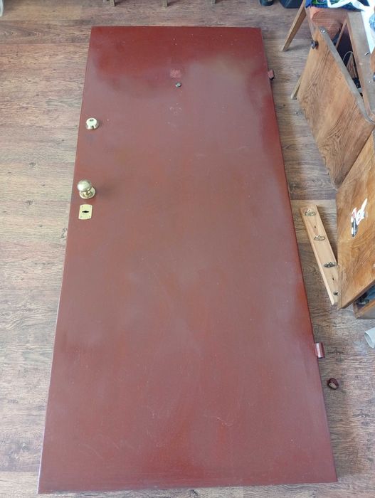 Входна врата с каса