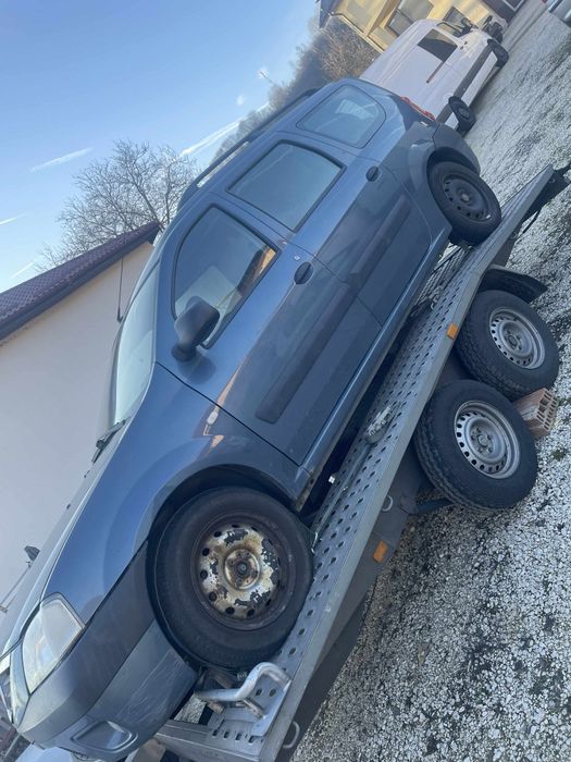 Vând Logan mcv 2008