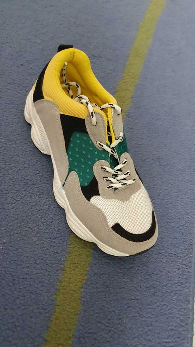 Цветни маратонки