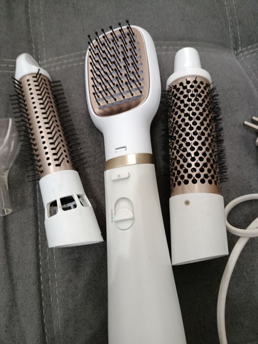 Продам фен-щётка в отличном состоянии.