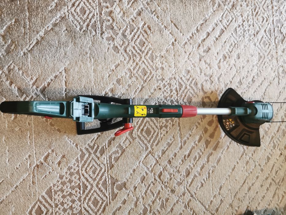 Продавам акумулаторен тример на парксайд