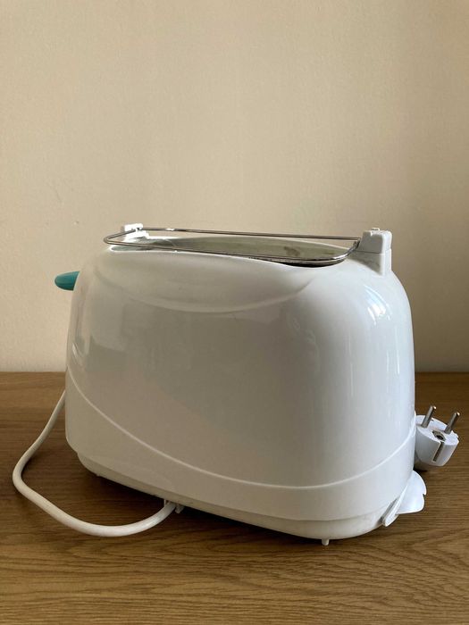 Продавам тостер Scarlett