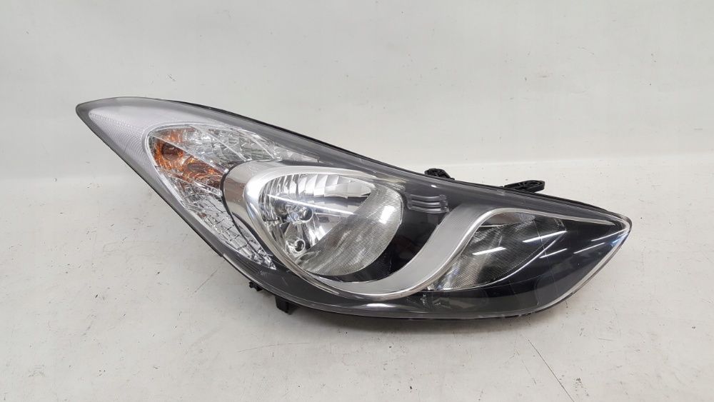 Фара HYUNDAI ELANTRA V 10-14 в наличии новые фары