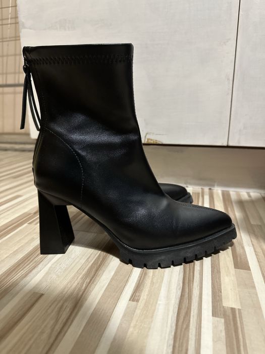 Черни боти с ток-38 номер