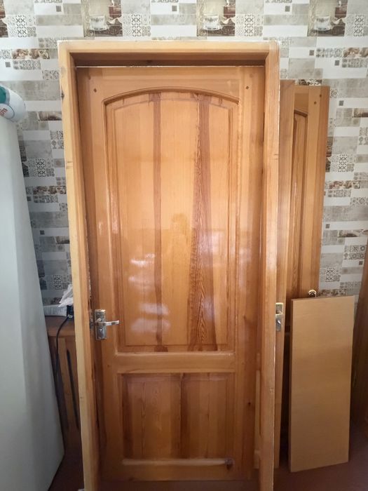 Taxta eshik sotiladi holati zor