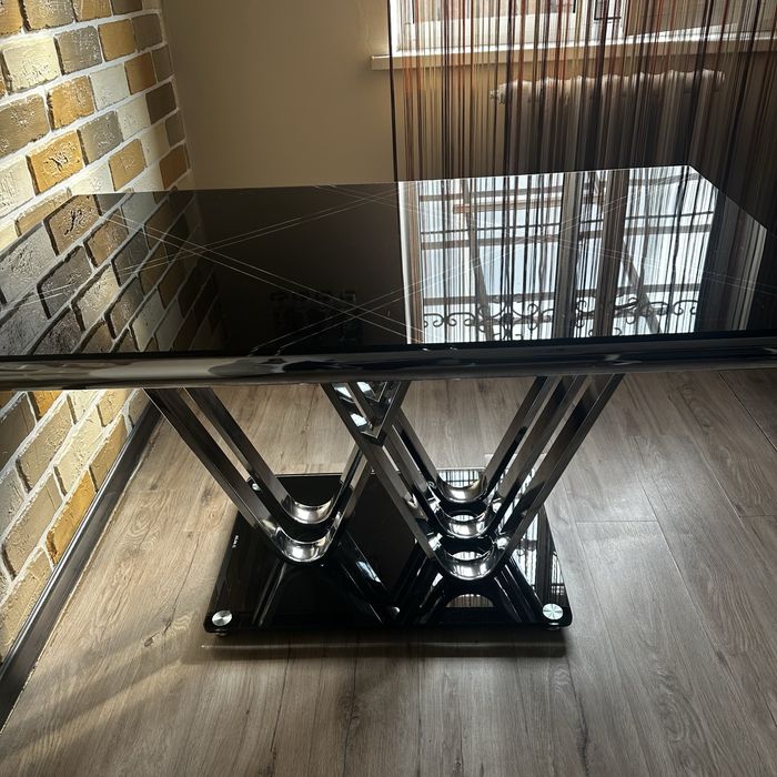 Стол кухонный стеклянный.