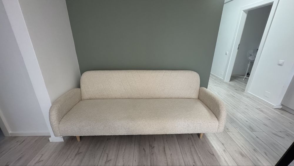 Vand canapea extensibila 500 lei