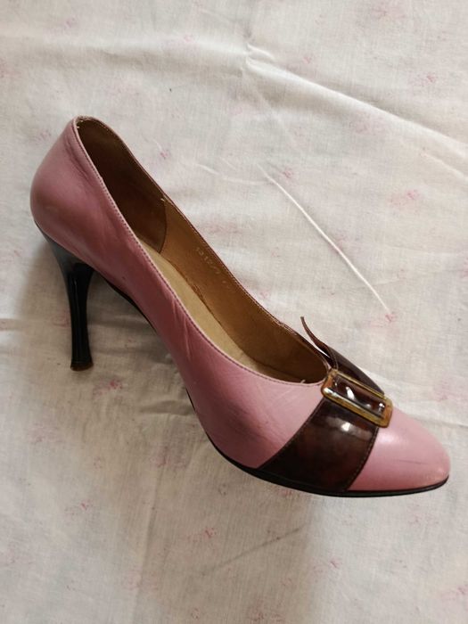 Продам женские туфли.