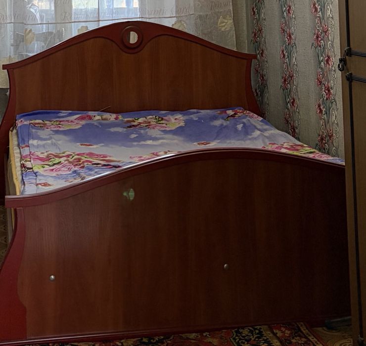 Кровать для спальни