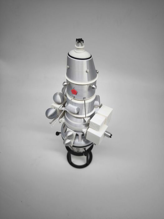 Луна-10, спутник Луны