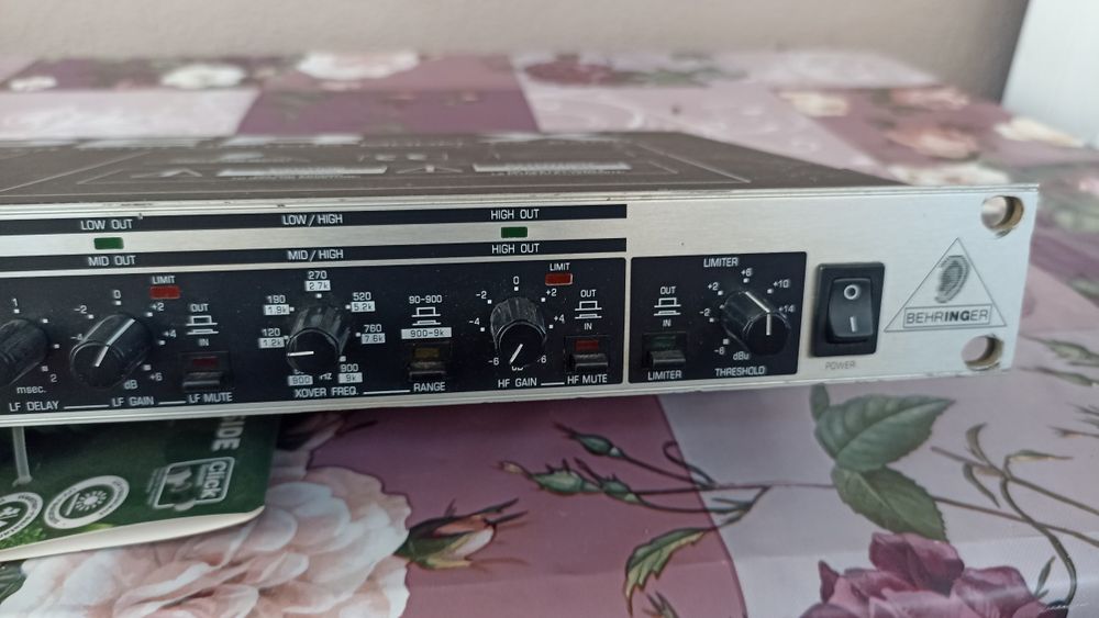 Кросоувър BEHRINGER CX 2300