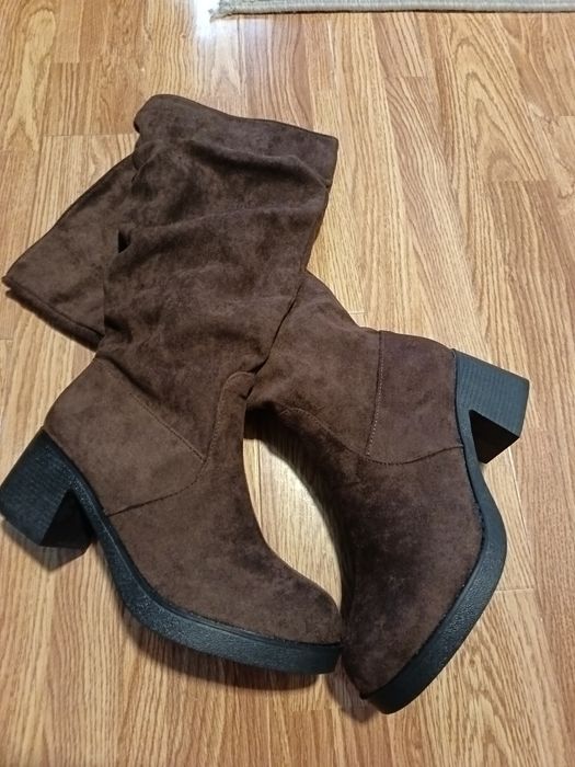 Cizme lungi maro, mărimea 38 – noi, elegante și comode

Cizme lungi, m