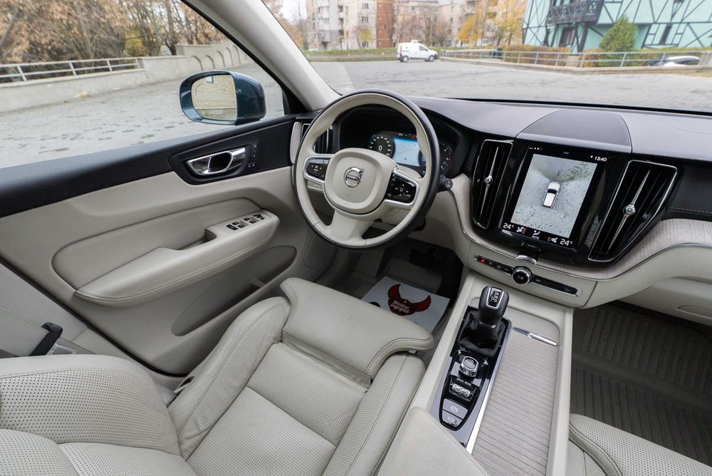 Volvo XC60 INSCRIPTION   Pilot Assist Piele  Full LED  Impecabil