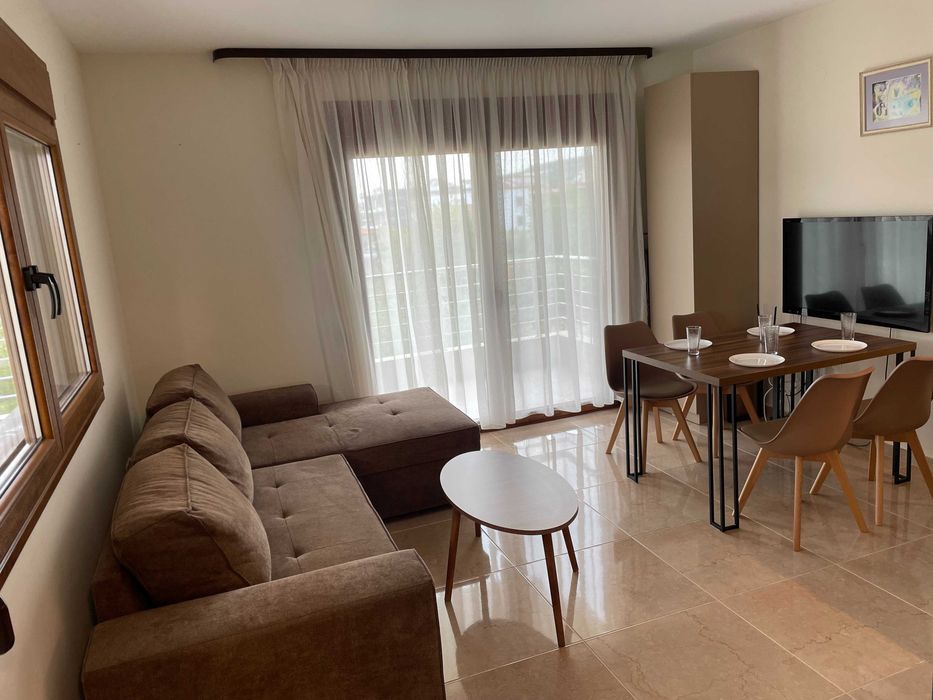 Продава  добре обзаведен двустаен апартамент в Паралия Офриниу, Гърция